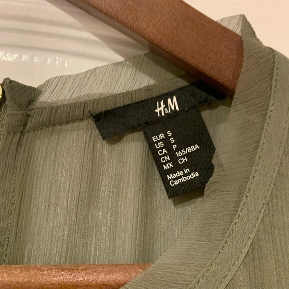 H&M olive green top with sheer detail, size S - Picture 4 of 4